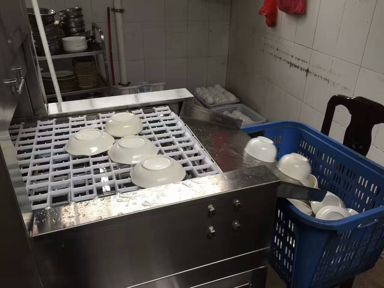 亚钛洗碗机现场图